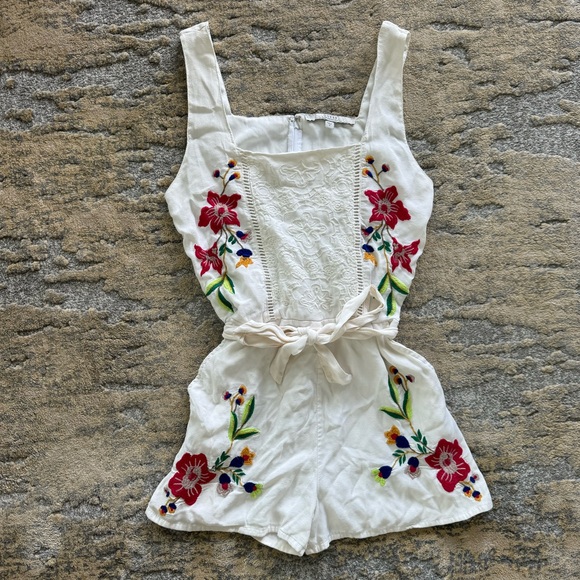 Guess White and Floral Romper - Small/ 4 - Picture 2 of 7